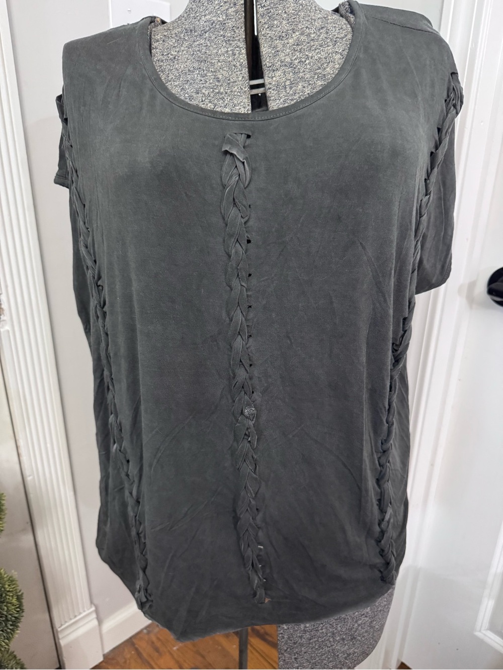 Women’s POL Grey Distressed Short Sleeve Knit Top with Braided Detail Small